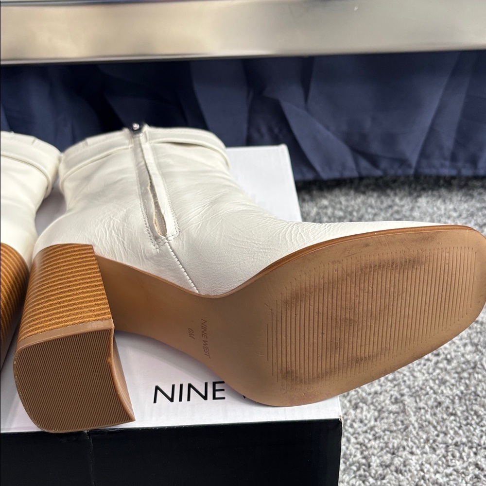 Like New Nine West Taress Ivory Leather Booties Size 6 - Picture 10 of 14